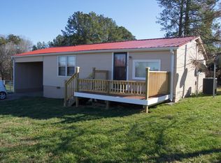 534 Sweetwater Ln, Chase City, VA 23924