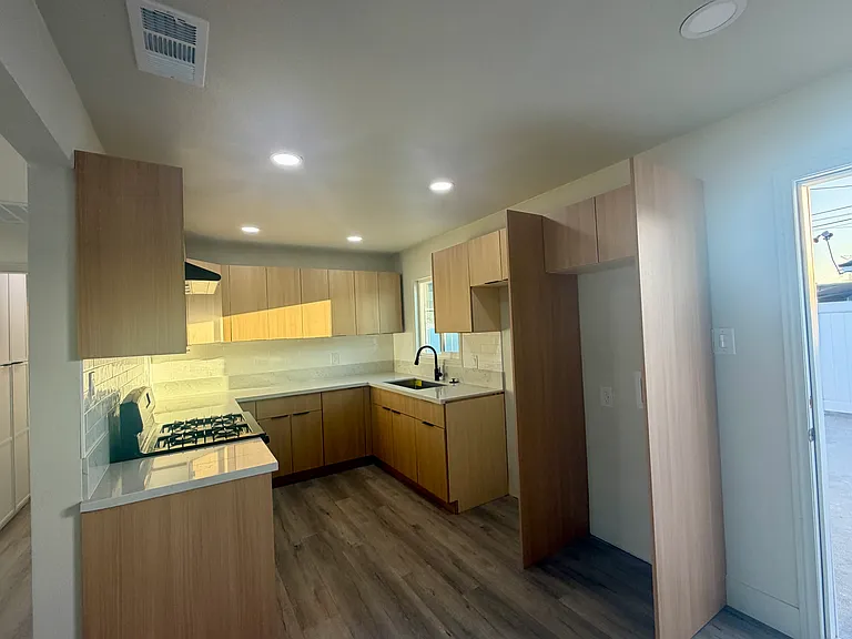5505 N Traymore Ave — Photo 4