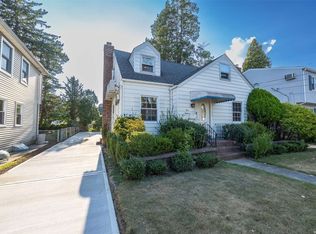 118 Collins Ave, Williston Park, NY 11596