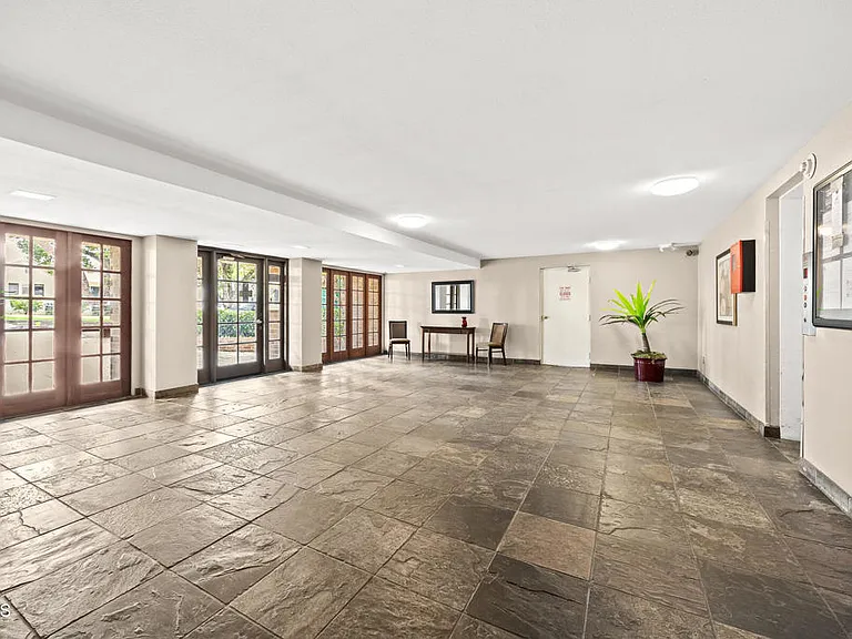 1339 N Columbus Ave #204 — Photo 4