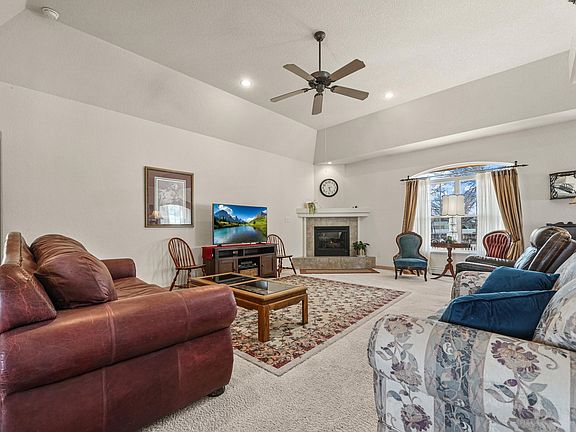 4th image of 715 Lochwood Way