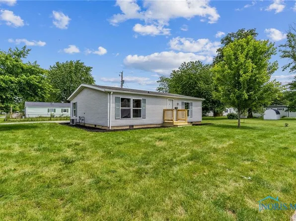 702 Woodward Ave, Fostoria, OH 44830