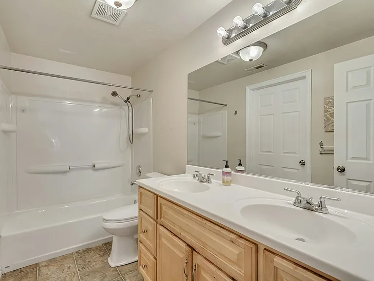 1105 S 1420 E — Photo 17