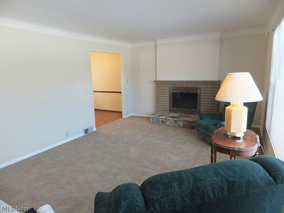 4th image of 451 Forsythe Blvd
