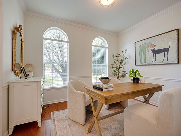 5th image of 499 Essex Park Cir