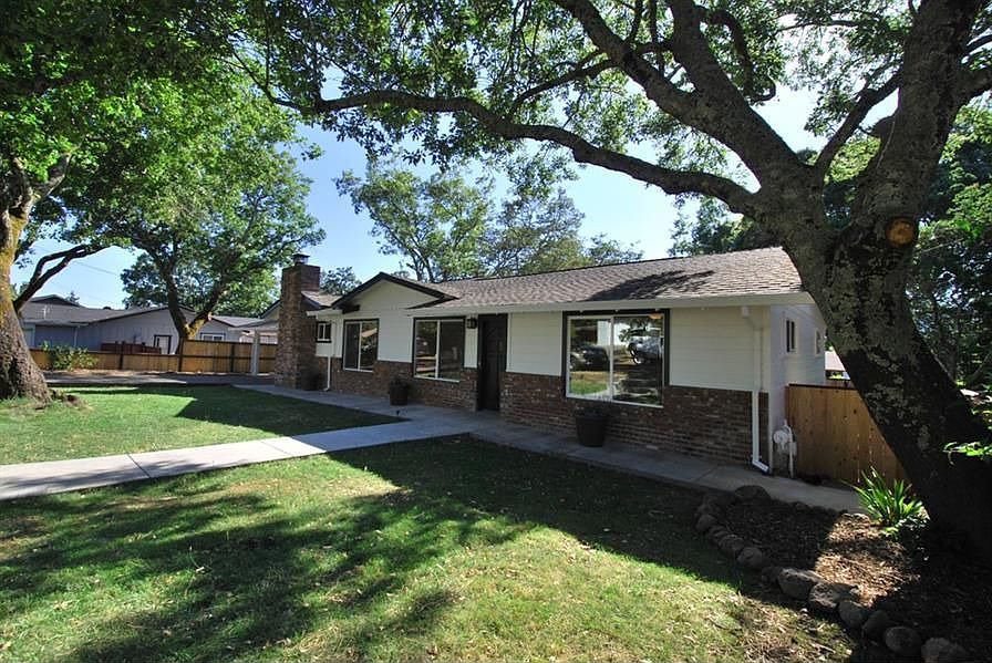 2nd image of 1221 Los Robles Dr