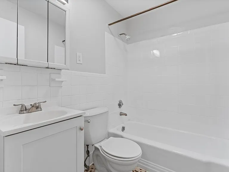 580 Cummins Hwy #16 — Photo 6