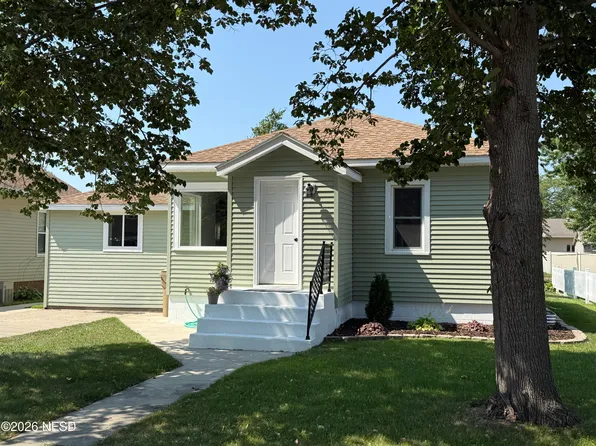 109 16th St NW, Watertown, SD 57201