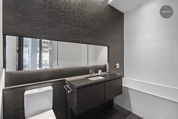 Sold by Triplemint | media 12