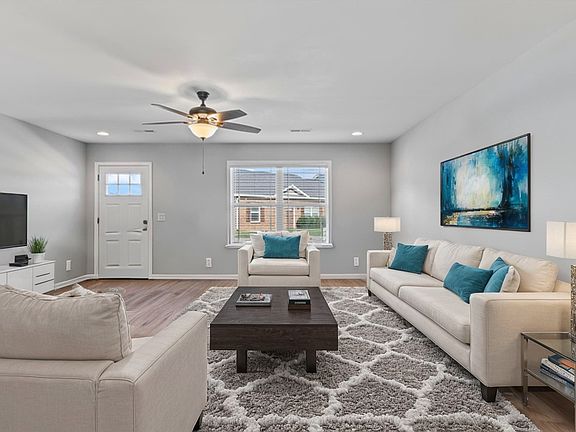 2nd image of 127 Dogwood Ct