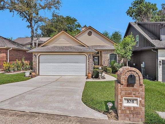 2nd image of 104 Harbour Town Cir