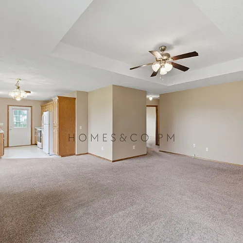 1239 W Bluegrass Rd — Photo 5