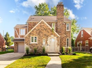 15560 Camden Ave, Eastpointe, MI 48021