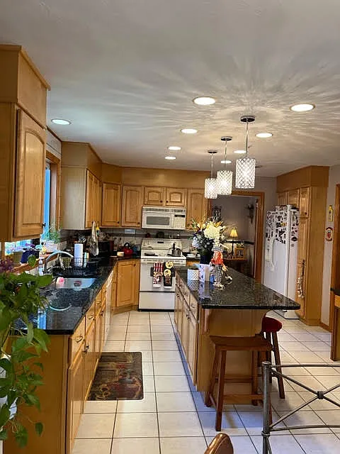4 bed, 2.5 bath, 2544 sqft, $1,275 — Photo 4