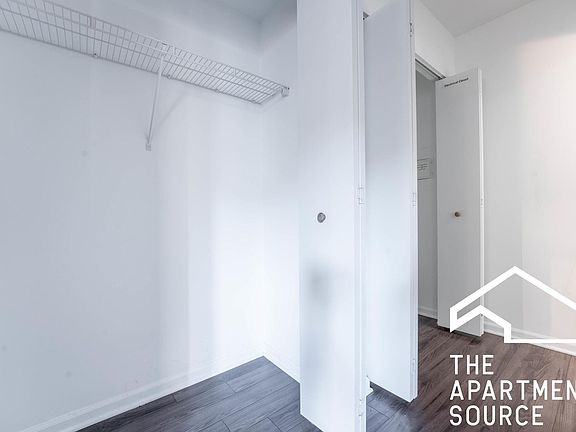 5th image of 924 W Carmen Ave #5E