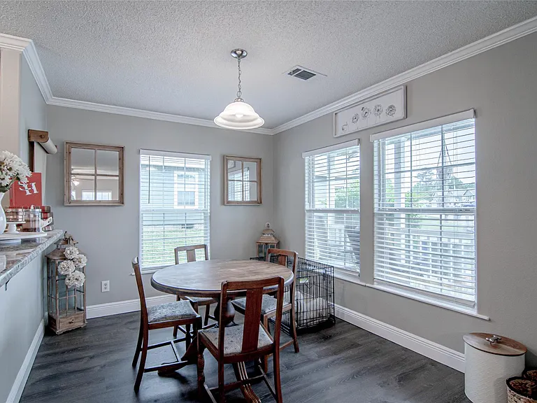 160 Varsity Dr — Photo 11