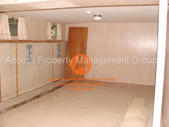 3rd image of 2440 Woodcliff Ave SE
