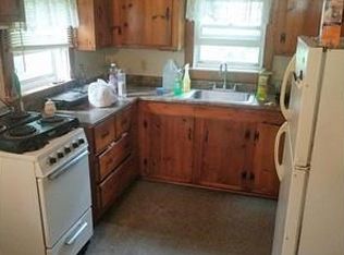 38 Lakeview St, Southwick, MA 01077