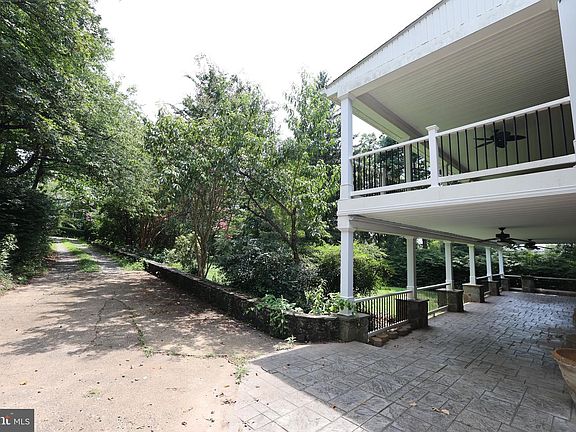 4th image of 45545 Lakeside Dr
