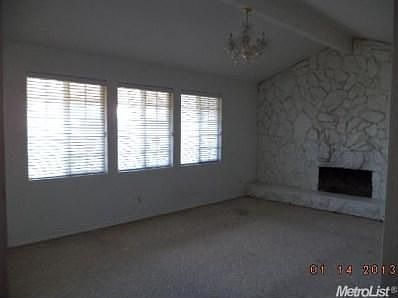 4th image of 10643 Sawyer Ave