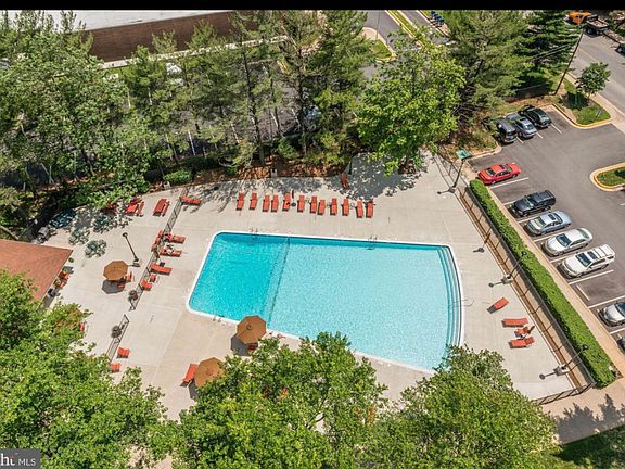 3rd image of 301 N Beauregard St APT 1016