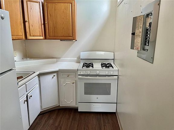 4th image of 518 Stafford Ave