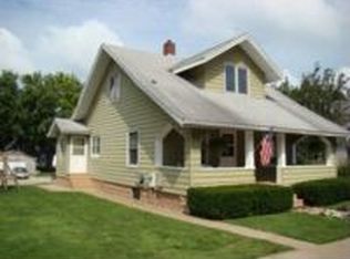 1109 Broadway St, Pella, IA 50219