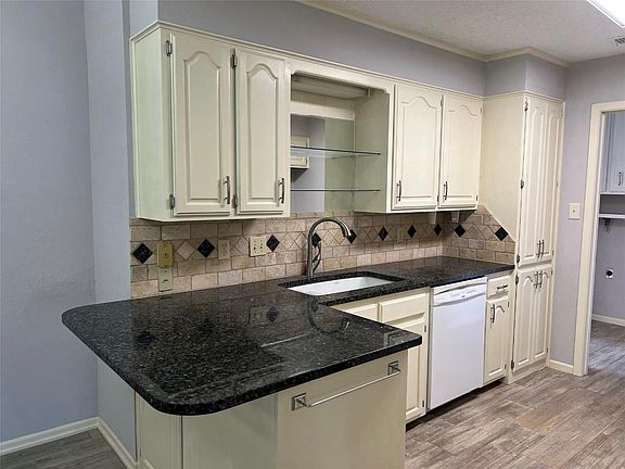 2nd image of 873 Cloverleaf Ln