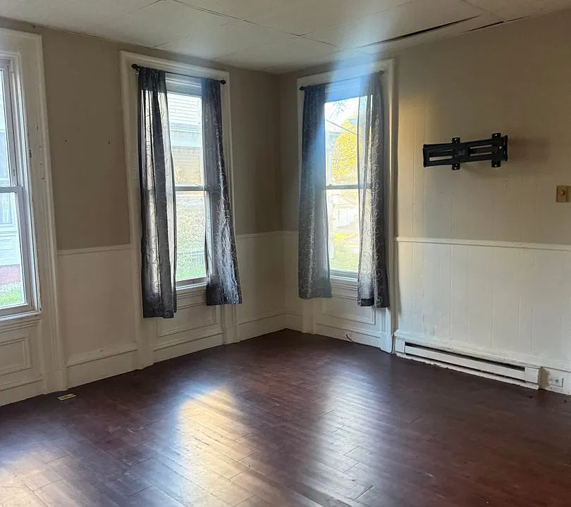 273-275 N Main St