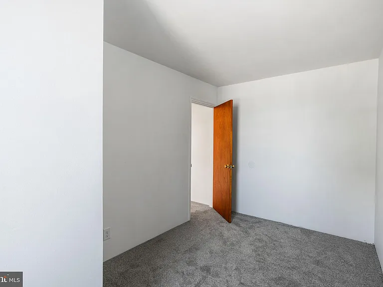 613 N Scott St — Photo 12