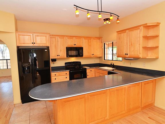 5th image of 190 W Saddletree Pl