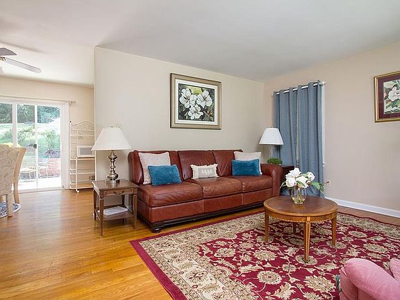 3rd image of 279 Pineland Dr SE