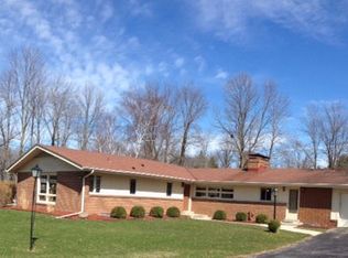 221 E Mequon Rd, Mequon, WI 53092