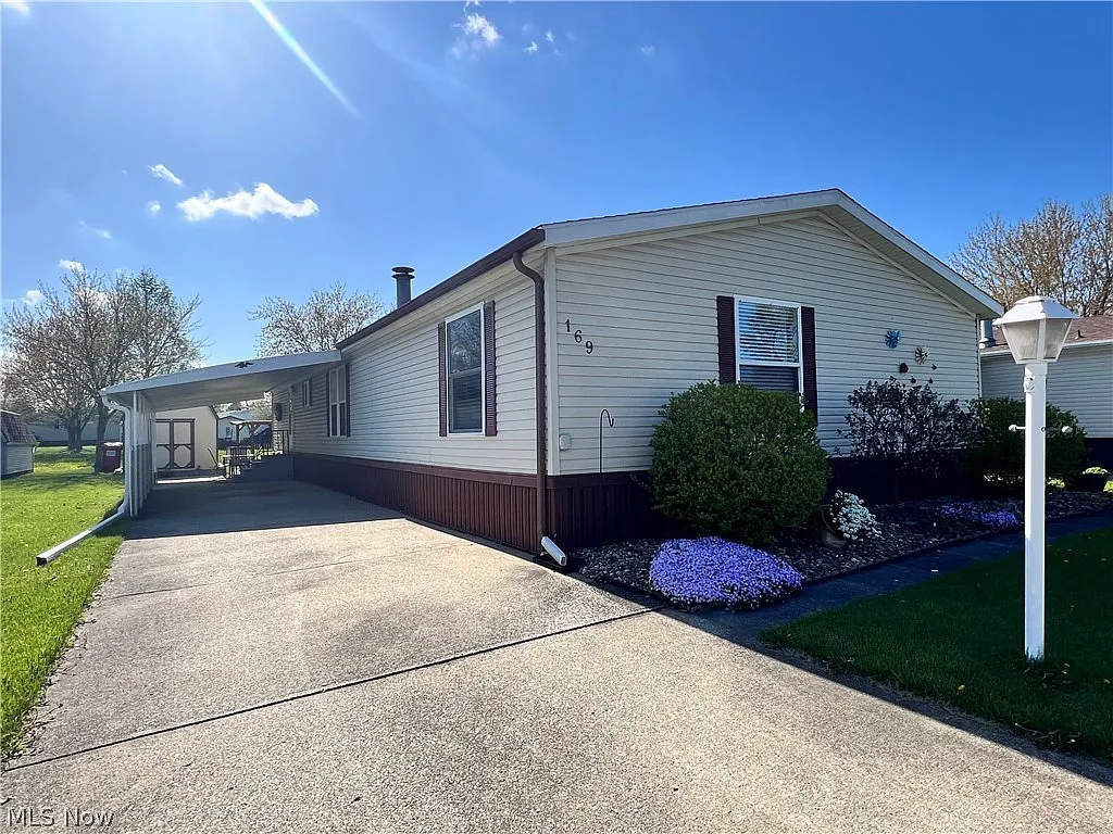 169 Ashwood Dr photo 1