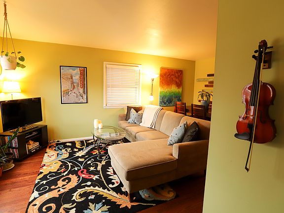 5th image of 2628 N Newhall St #2630