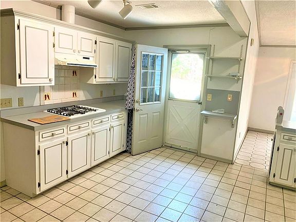 3rd image of 193 Northwood Ln