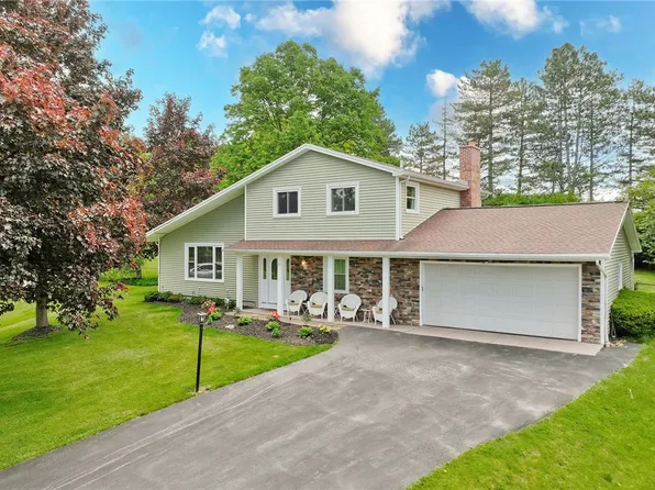 27 Center Xing, Fairport, NY 14450