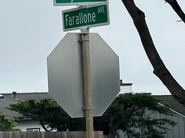 329 8th St, Montara, CA 94037