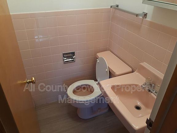 5th image of 1000 E Garfield St APT 5