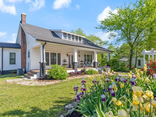 102 Poplar St, Dickson, TN 37055