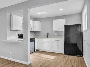 4518 NW Brencrest Dr APT 8, Riverside, MO 64150