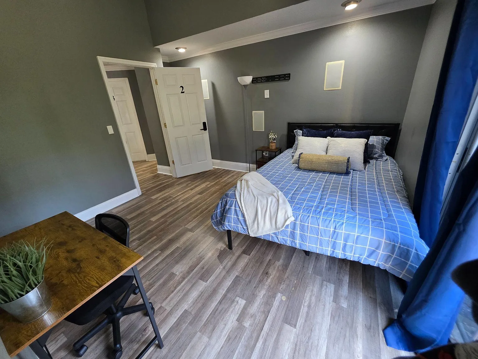4 bed, 2.5 bath, 2912 sqft, $754 — Photo 1