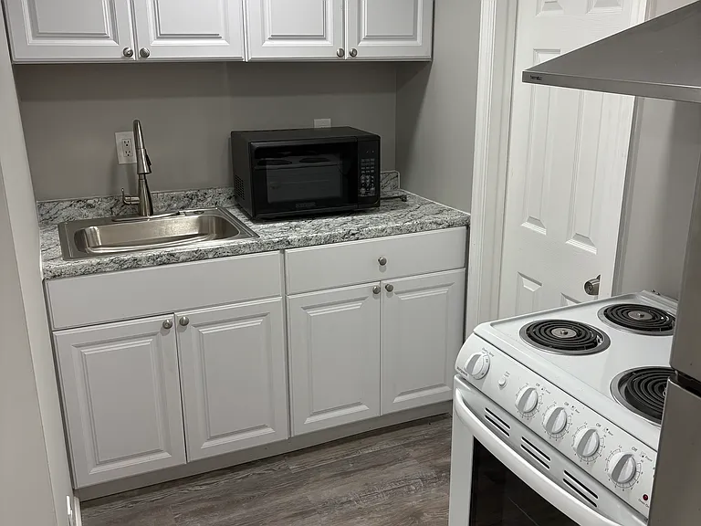 494 Albany Ave #BASEMENT — Photo 1