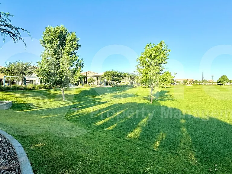 1068 E Sabino Dr — Photo 7