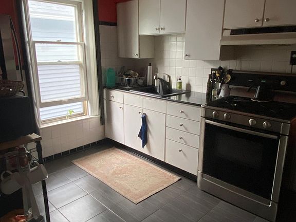 4th image of 829 Ashland Ave #2