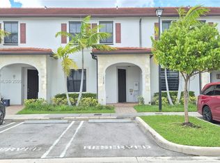 10570 W 33rd Ln, Hialeah, FL 33018