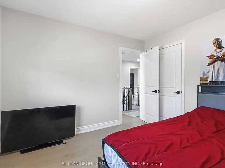 87 Marita Pl #MAIN UPPER FLR — Photo 22