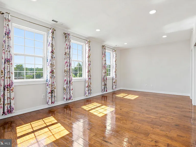 121 Hagen Dr #B — Photo 6