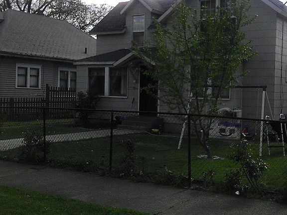 2nd image of 606 N Naches Ave