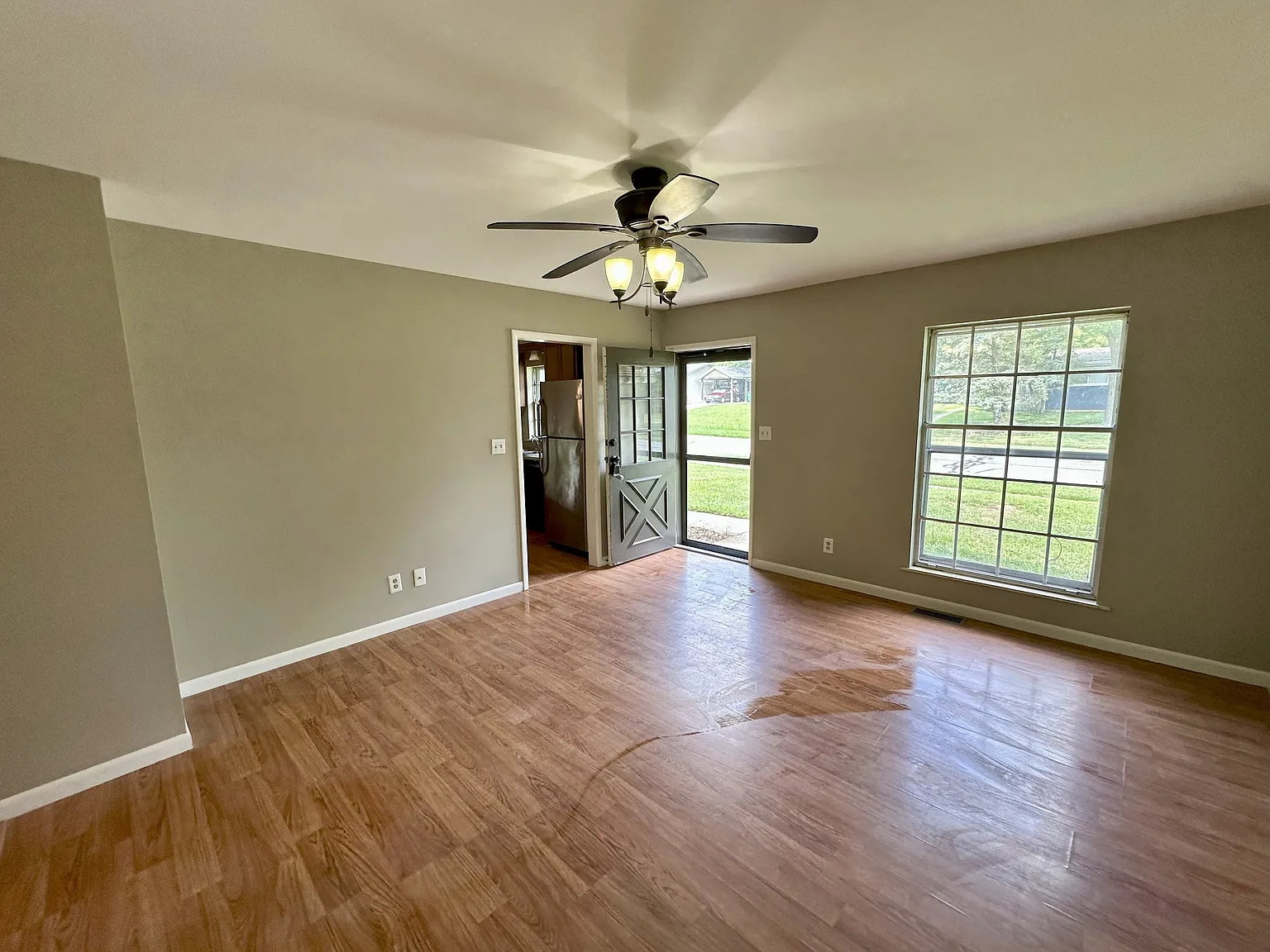 3 bed, 1.5 bath, 1177 sqft, $1,950 — Photo 2